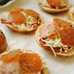 homemade mini pizzas | source: pexels.com